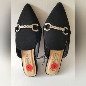 Women's Wander Comfortably Memory Foam flat Mules with silver hardware SZ 6